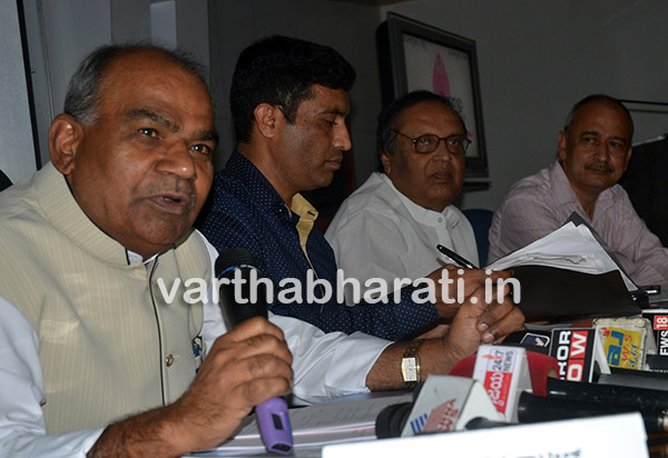 ಮೆಟ್ರೋ ಹಿಂದಿ ನಾಮಫಲಕ ತೆರವುಗೊಳಿಸದಿದ್ದರೆ ಅಧಿಕಾರಿಗಳ ವಿರುದ್ಧ ಹಕ್ಕುಚ್ಯುತಿ ಮಂಡನೆ, ಶಿಸ್ತುಕ್ರಮ